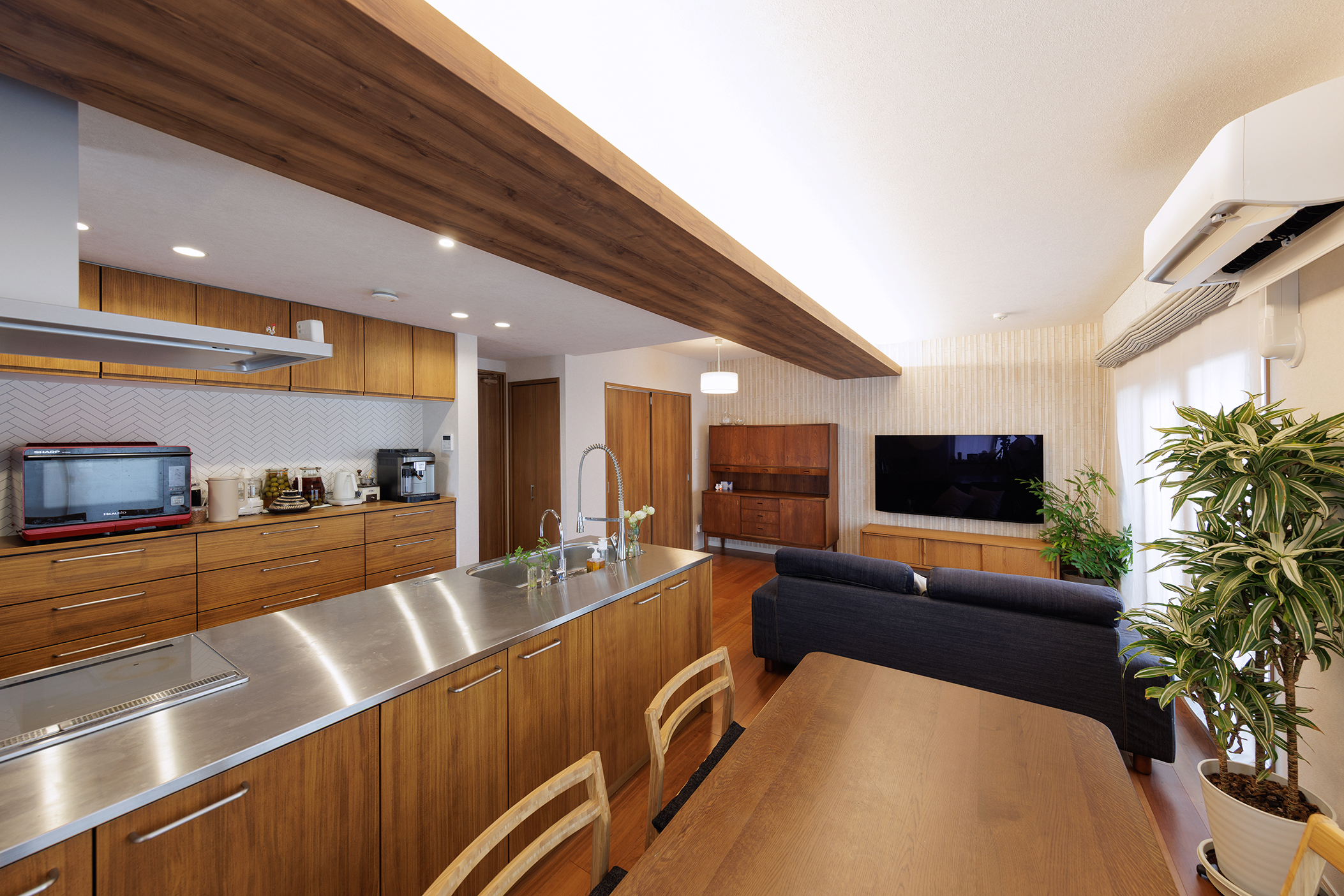 下がり天井の間接照明の視覚的効果は抜群