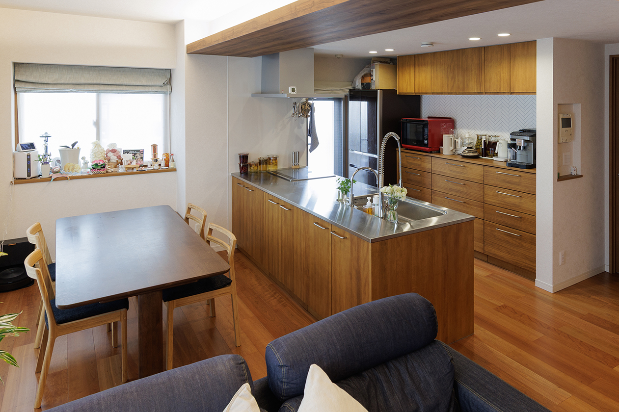 広さを確保するペニンシュラ型に